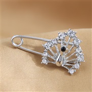 fashion concise flash diamond peacock personality brooch