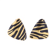 ( Black gold )occidental style medium wind earrings geometry triangle retro Alloy pattern brief fashion all-Purpose Ear