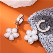 fashion concise flowers Pearl titanium steel temperament lady buckle earring