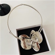 ( Silver)occidental style exaggerating personality Metal three-dimensional big flowers Collar wind temperament necklace