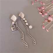 ( SilverS639)rhombus Metal diamond Pearl silver ear stud chain tassel samll earrings woman occidental style personality