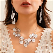 (Suit   White k 4925)occidental style textured Metal wind leaves tassel necklace fashion retro Collarecklace