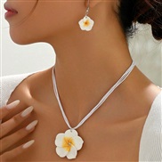 1 fashionOL concise flowers personality lady necklace earrings set