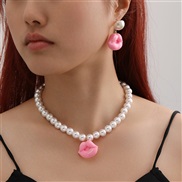 (SZ 71 fense) occidental style Pearl necklace lips pendant woman necklace ear stud set fashion