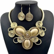 ( Gold) exaggerating resin aluminum handmade necklace flowers clavicle chainnecklace