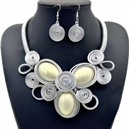 (silvery ) exaggerating resin aluminum handmade necklace flowers clavicle chainnecklace