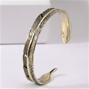 fashion concise retro feather temperament lady opening bangle