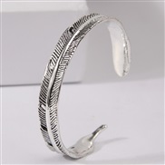 fashion concise retro feather temperament lady opening bangle