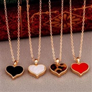( white)Korean style  occidental style womanerena star same style love Peach heart necklace  clavicle chain