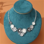 (NZ2913baik)occidental style daisy Metal necklace woman retro fashion samll