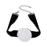 ( White K)occidental style retro Round chain woman  exaggerating geometry Metal wind creative velvet necklace