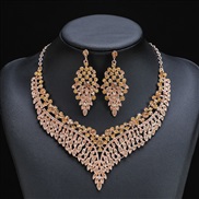 (coffeeg )Alloy clavicle chain palace temperament occidental style retro exaggerating temperament crystal gem short nec