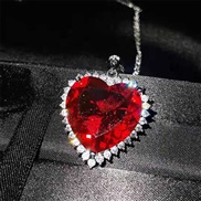( red)  heart-shaped gem lady necklace