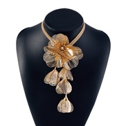 ( Gold necklace)occidental style exaggerating chain  three-dimensional flowers Metal wind necklace embed fashion woman