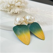 (E 648 green yellow )occidental style fashion  gradual change leaves earrings womanins trend all-Purpose Pearl temperam