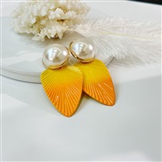 (E 648 yellow )occidental style fashion  gradual change leaves earrings womanins trend all-Purpose Pearl temperament