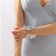 ( White k)occidental style exaggerating trend Metal bracelet  fashion retro silver Leaf wind Alloy bangle