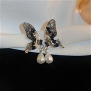 ( Silver needle  black)silver diamond Pearl butterfly earrings samll color crystal creative earring day all-Purpose hig