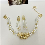 ( Gold)occidental style high Metal Pearl splice necklace Double row Ladies wind clavicle chain