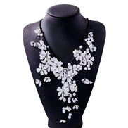 (11316 WH) luxurious new retro flowers pendant necklace charm lady personality temperament banquet gem