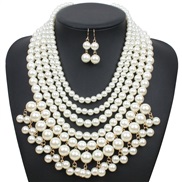 multilayer Pearl necklace