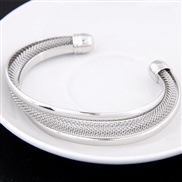 Exquisite European and American fashion wild simple preparation Bangles
