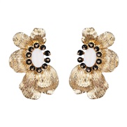 ( black) occidental style exaggerating Alloy flowers earrings woman fashion Autumn and Winter style ear stud