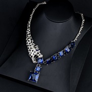 ( blue)occidental style exaggerating leopard crystal pendant necklace short style woman all-Purpose personality clavicle
