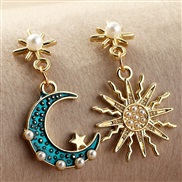 (EZ jinse) occidental style fashion Alloy enamel embed Pearl asymmetry sun Moon earrings
