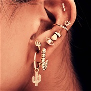 ( Gold) brief samll Metal trend earrings apan and Korea fashion retro love butterfly diamond earrings