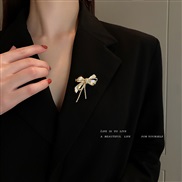 ( Gold)Korea gold zircon bow brooch samll retro fashion all-Purpose temperament apparel woman
