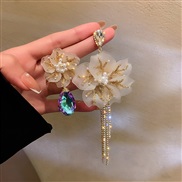 ( Silver needle white Flower)silver diamond crystal Pearl asymmetry flowers earrings woman wind super exaggerating earri