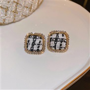 ( black)silver diamond pattern ear stud woman Korea fashion samll wind temperament earrings fresh all-Purpose sweet Earr