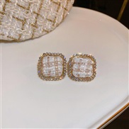 ( white)silver diamond pattern ear stud woman Korea fashion samll wind temperament earrings fresh all-Purpose sweet arri