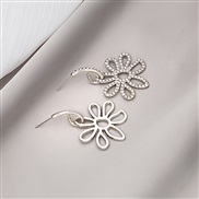 (E /)silver Korea daisy diamond asymmetry temperament hollow flowers earringsins small fresh ear stud
