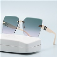 ( frame Green and purple Lens )Korean style Sunglasses woman hgh cloverns sde cut personalty fashon sunglass