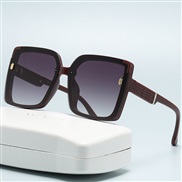 ( red  frame  Gradual change gray )square lady sunglass style personalty ant-ultravolet Sunglasses