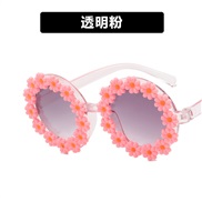 ( transparent pink)ns small fresh dasy chldren sunglass woman ant-ultravolet fashon lovely Sunglasses