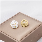 (E )silver samll wind temperament rose earrings  retro romantic Pearl asymmetry flower ear stud
