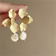 ( Silver needle  Gold)silver gold petal flowers earrings Korea fashion high ear stud elegant temperament Earring w
