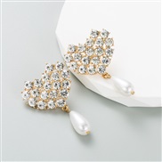 ( whitegold ) occidental style ins creative imitate Pearl earrings woman Alloy gold heart-shaped earring high temperame