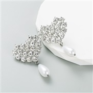( whitesilvery ) occidental style ins creative imitate Pearl earrings woman Alloy gold heart-shaped earring high temper