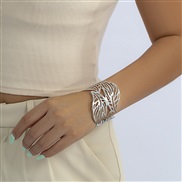 ( White K 1112)occidental style  brief opening surface bangle  samll retro hollow leaves bracelet