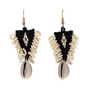 ( A style black)Bohemia wind triangle earrings woman  handmade beads romantic Shells pendant arring