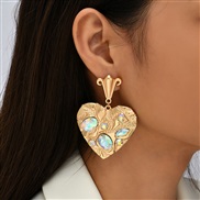 ( white)occidental style creative exaggerating geometry heart-shaped Rhinestone earrings woman  retro personality trend