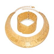 ( Gold)occidental style exaggerating leaves Modeling Collar gold bangle Embossing Africa bracelet