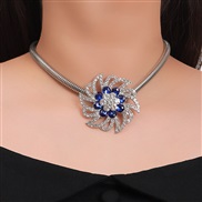 ( sapphire blue )hollow flowers diamond clavicle chain Collar occidental style necklace