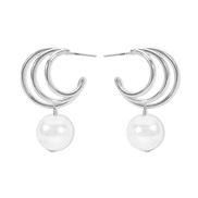 ( White K)E Metal temperament hollow Pearl earrings  samll fashion Irregular geometry ear stud