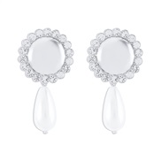 ( White K) palace wind Ladies temperament Pearl earrings  retro samll embed drop earring woman