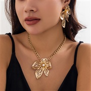 ( Gold 4626)occidental style exaggerating wind big flower necklace woman  samllins Metal textured hollow flowers